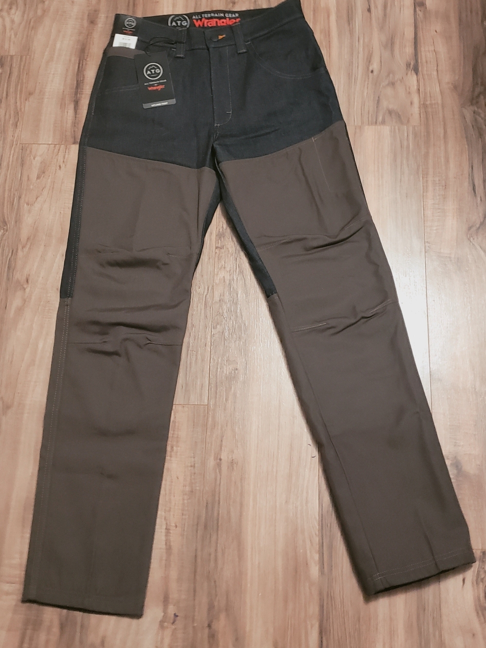 Wrangler Men’s Two-Tone Dark Blue and Brown Relaxed Jeans